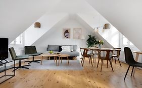 Sanders Saint - Loft One-Bedroom Apartment By The Charming Canals